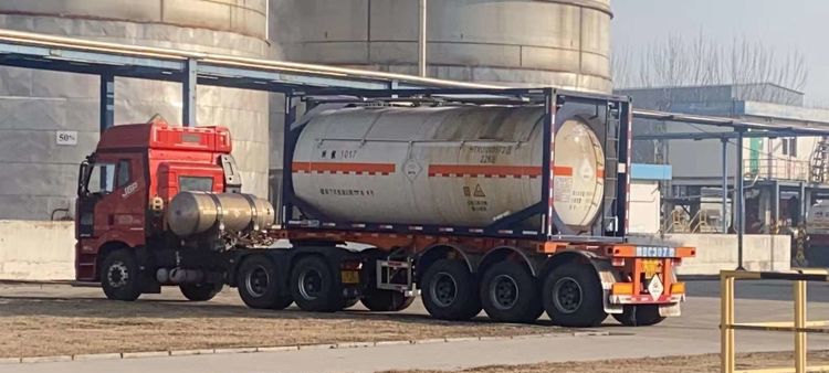 tank-truck-loaded-with-liquid-chlorine