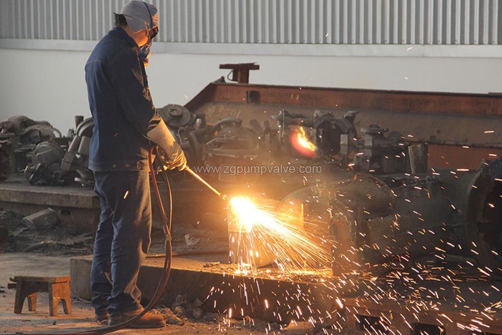 Casting of parts and components is an important part of the industrial pump production process. The precise control of the pump material smelting and the flow path size of the over-current components is our key control program for the quality of the pump products. The annual production capacity of 8,000 tons of alloy cast iron and dozens of new casting equipment such as AOD refining furnace and spectrum analyzer, as well as a group of skilled stylists, ensure the excellent quality of our castings.